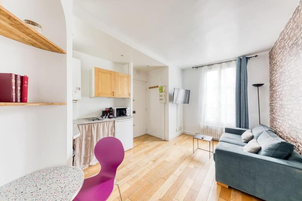 Le Canal Flat De * Pantin