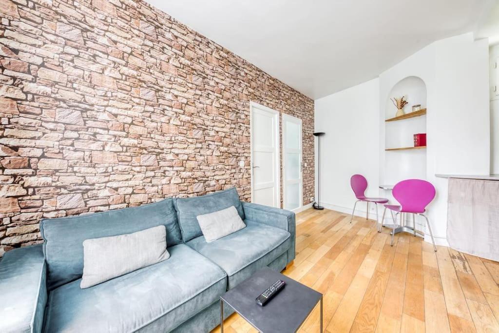 Le Canal Flat De * Pantin