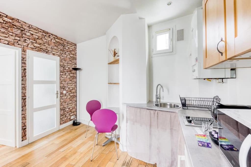 Le Canal Flat De Pantin